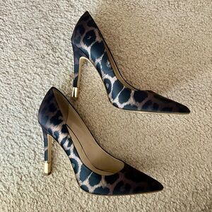 GUESS 🖤 animal print sexy heels